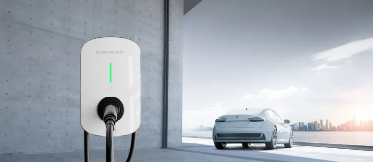 Laadpaal in een garage bij een elektrische wagen