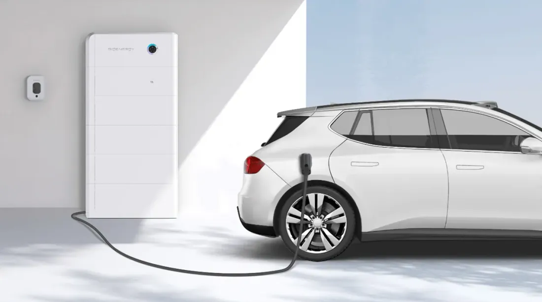 Thuisbatterij en laadpaal met een elektrische wagen